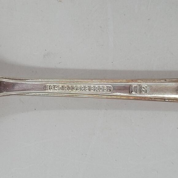 Rogers Brothers Silverplate Eternally Yours Coquette Pierced Tomato Server - Picture 5 of 10